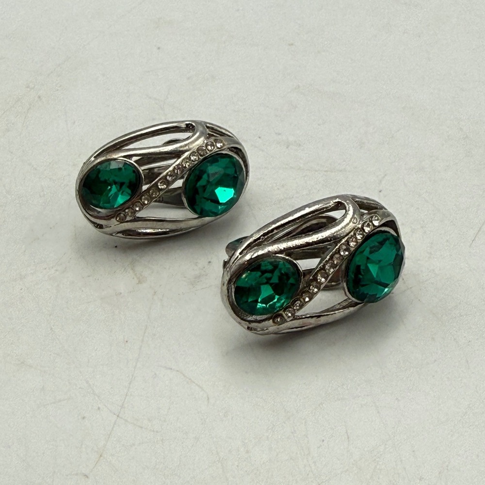 Vintage Emerald Green Crystal Clip On Earrings Silver Tone Rhinestone Accents